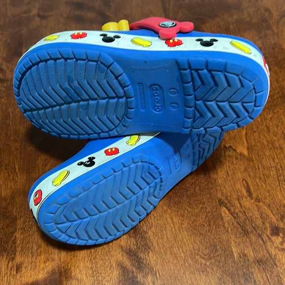 Mickey Mouse Crocs Size 3 - Picture 6 of 6